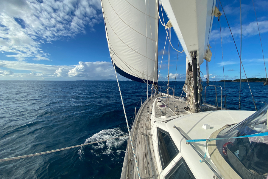 boat cruising 